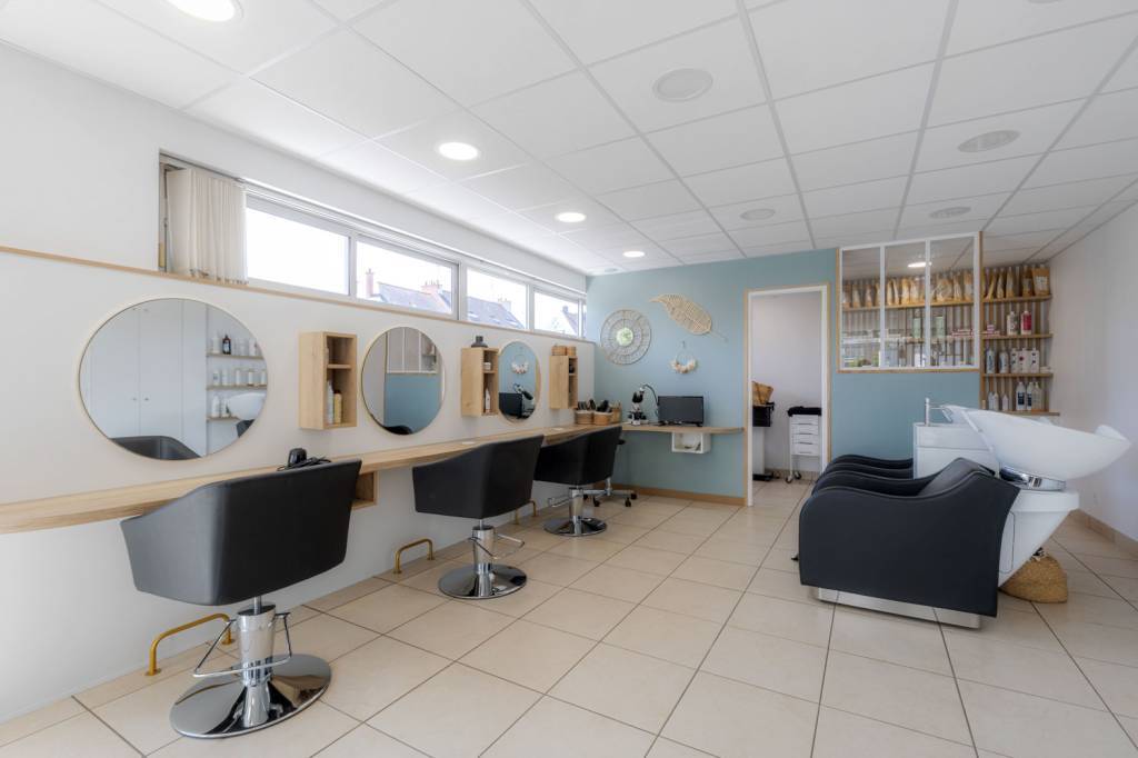 Agencement Salon de Coiffure C & M Lanester (56) | Bois & Concepts